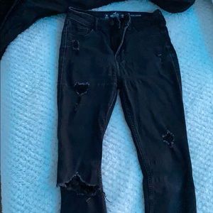 HOLLISTER HIGH RISE RIPPED JEANS